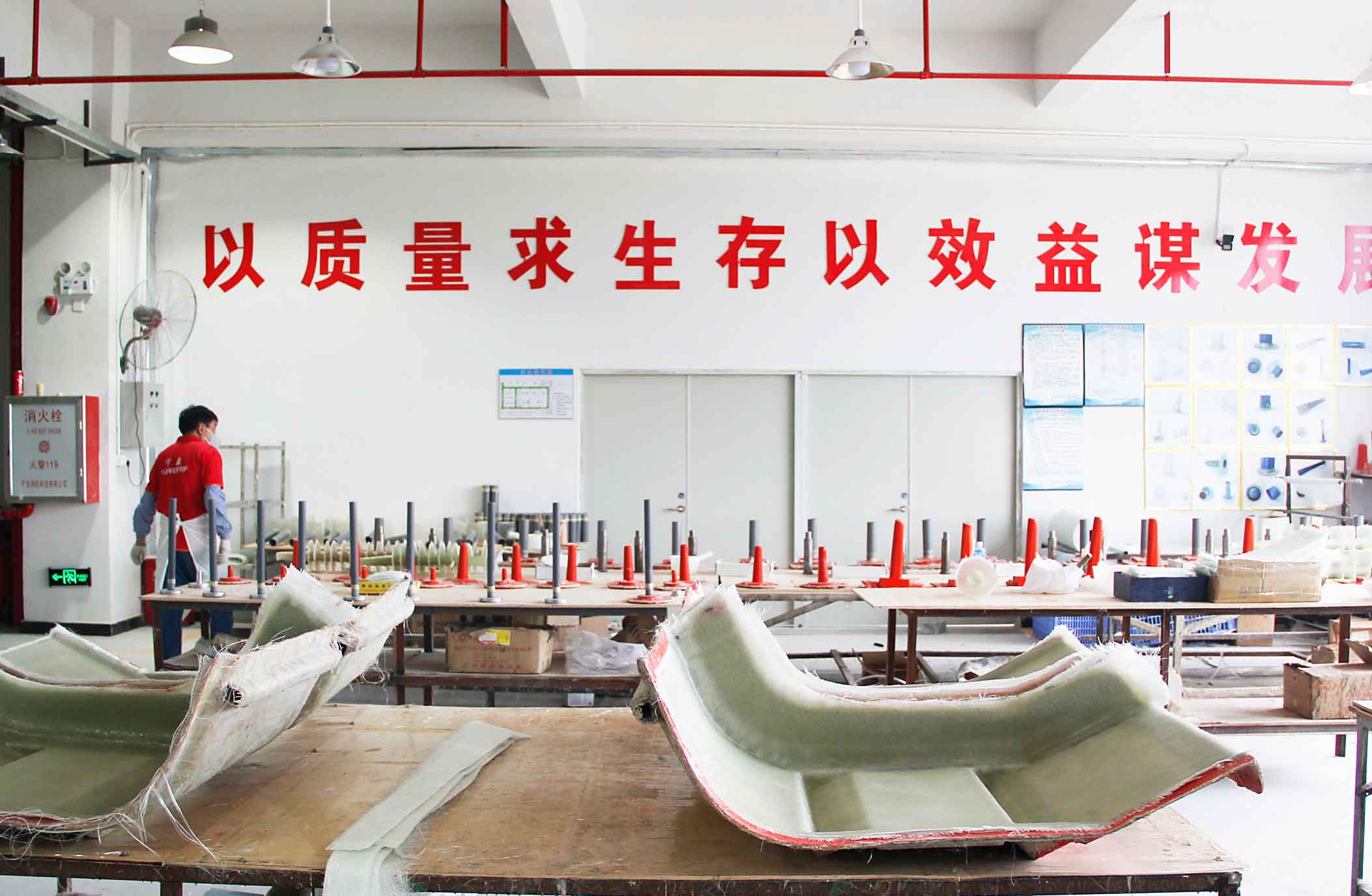 Sa likod ng Chinor FRP Factory: Hand Lay up Workflow at Custom Production Capacity