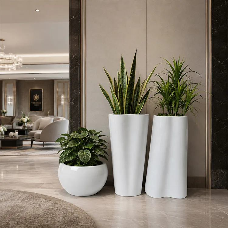 Makintab na Puting Fiberglass Planter