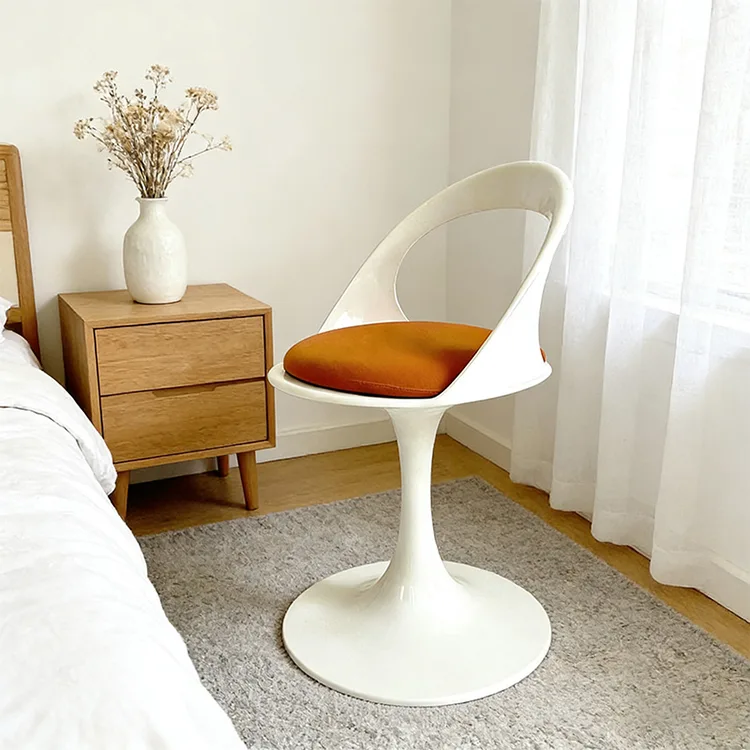 Modernong Tulip Cutout FRP Lounge Chair